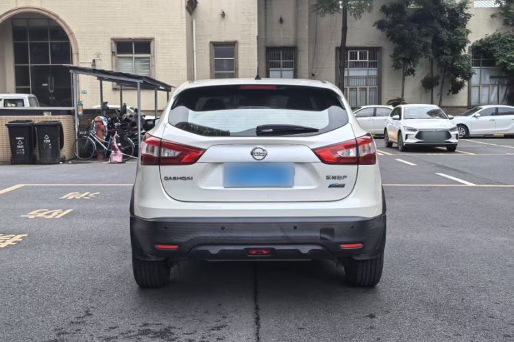 Used Nissan Qashqai 2016 2.0L CVT Elite Edition Exterior 4
