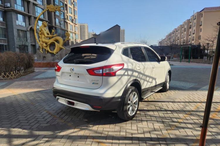 Used Nissan Qashqai 2016 2.0L CVT Elite Edition Exterior 4