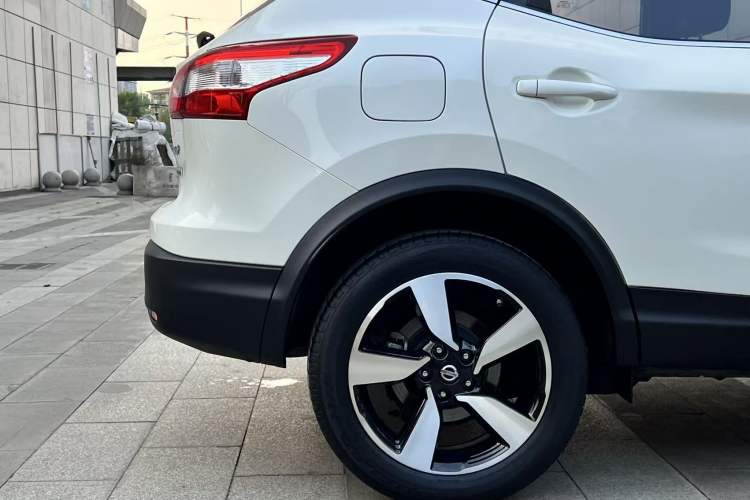 Used Nissan Qashqai 2016 2.0L CVT Luxury Edition Exterior 5
