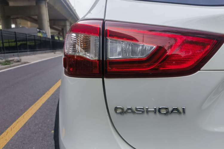 Used Nissan Qashqai 2016 2.0L CVT Luxury Edition Exterior 5