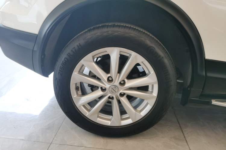 Used Nissan Qashqai 2016 2.0L CVT Elite Edition Exterior 5