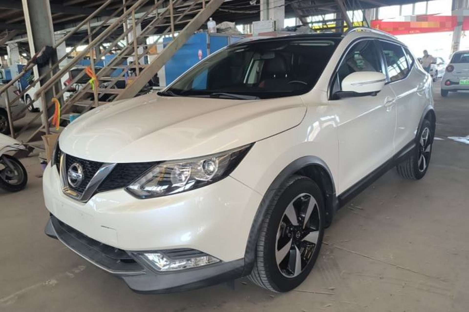Used Nissan Qashqai 2016 2.0L CVT Luxury Edition Front Left 45 Deg