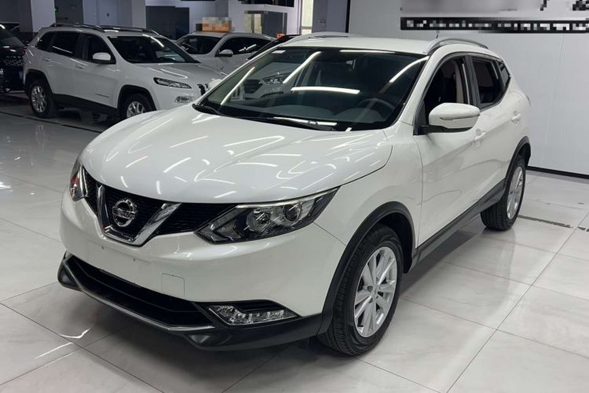 Used Nissan Qashqai 2016 2.0L CVT Elite Edition Front Left 45 Deg
