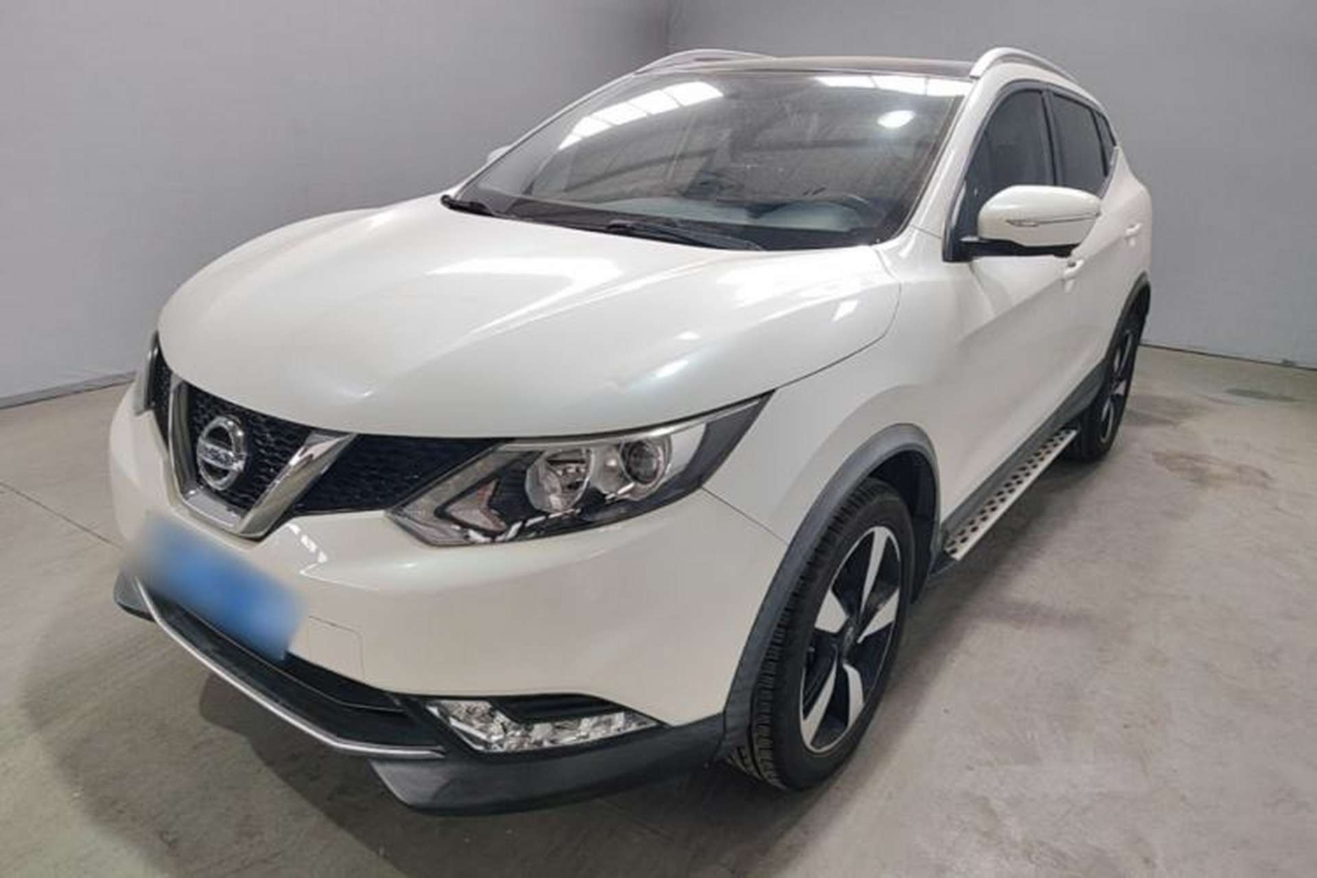Used Nissan Qashqai 2016 2.0L CVT Luxury Edition Front Left 45 Deg