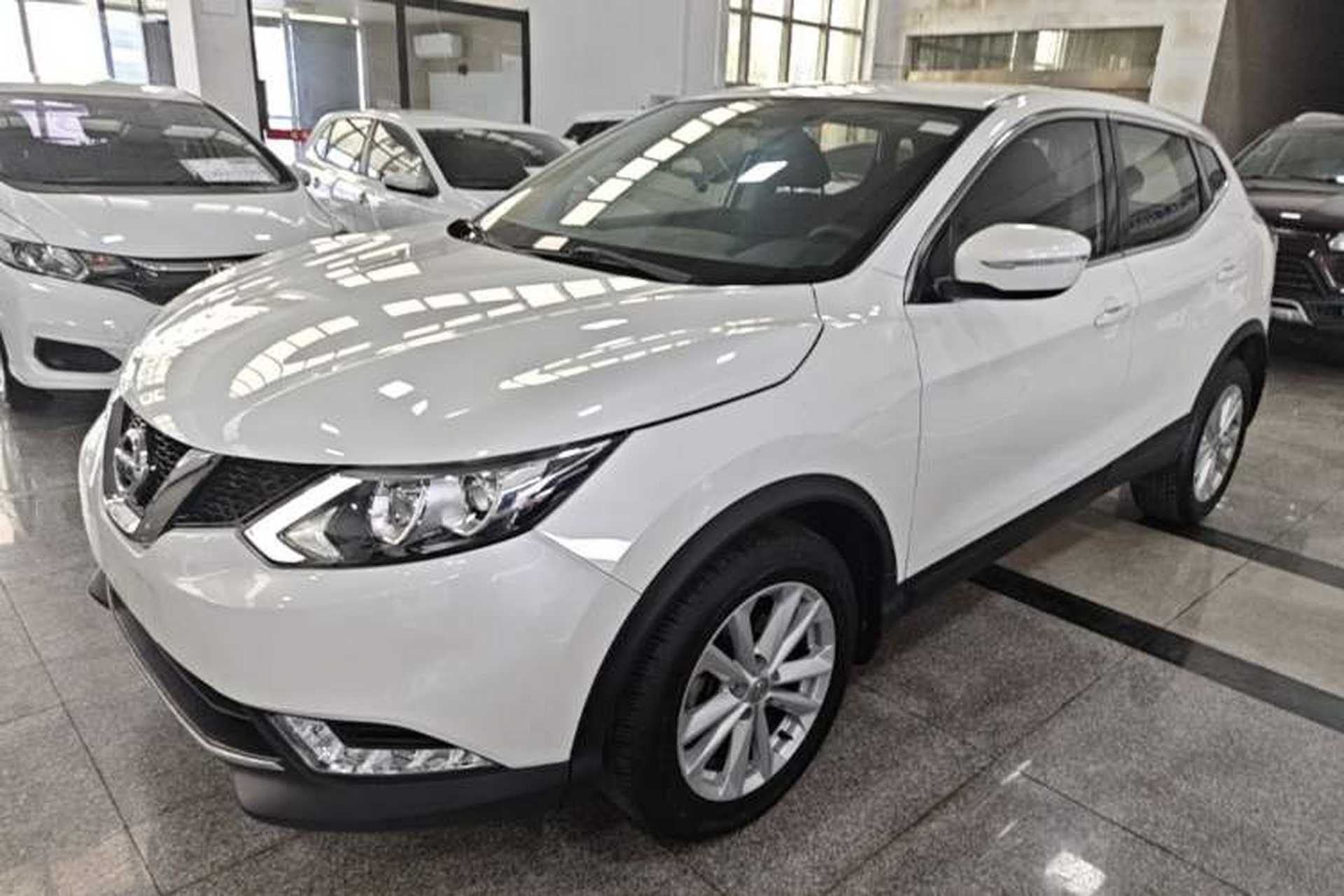 Used Nissan Qashqai 2016 2.0L CVT Elite Edition Front Left 45 Deg