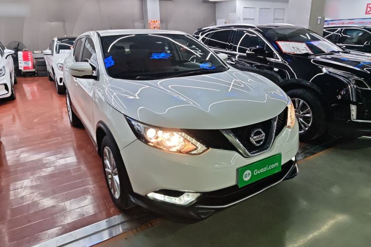 Used Nissan Qashqai 2016 2.0L CVT Elite Edition Front Right 45 Deg