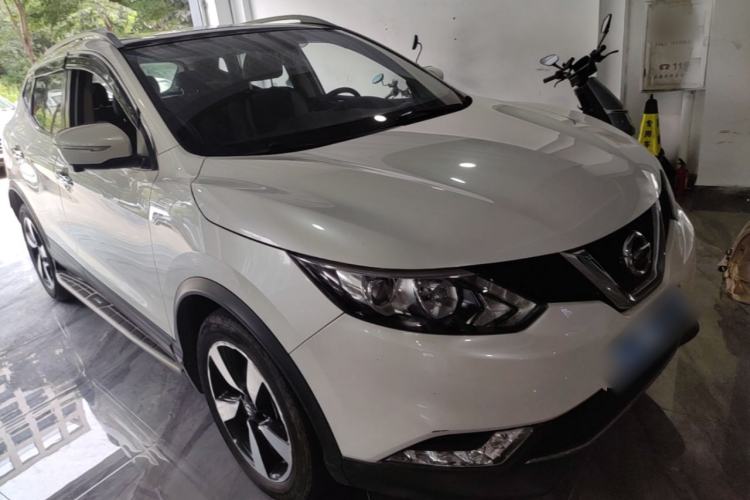 Used Nissan Qashqai 2016 2.0L CVT Luxury Edition Front Right 45 Deg