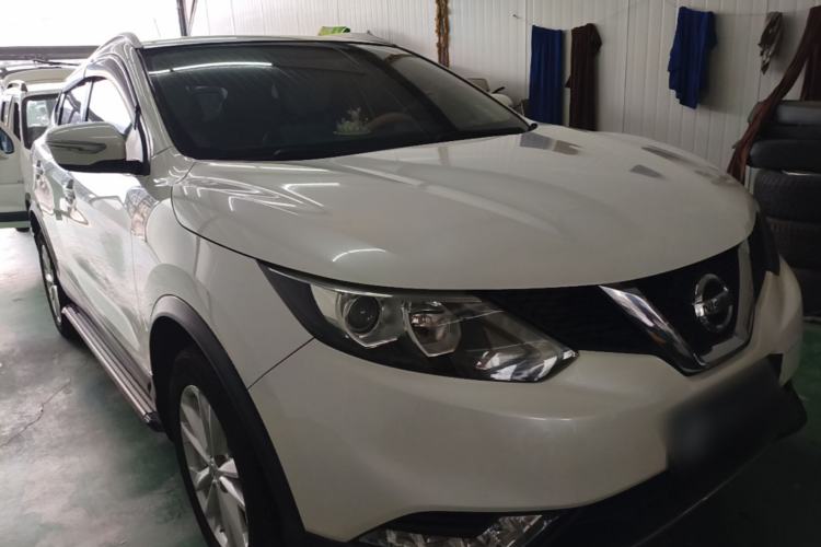 Used Nissan Qashqai 2016 2.0L CVT Elite Edition Front Right 45 Deg