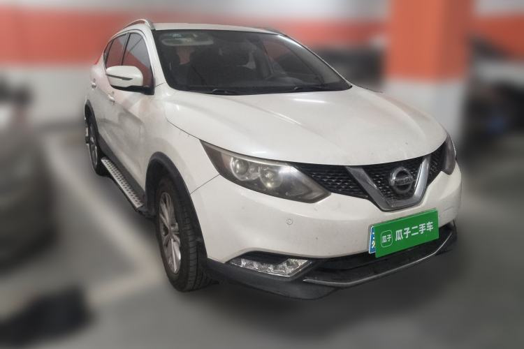 Used Nissan Qashqai 2016 2.0L CVT Elite Edition Front Right 45 Deg