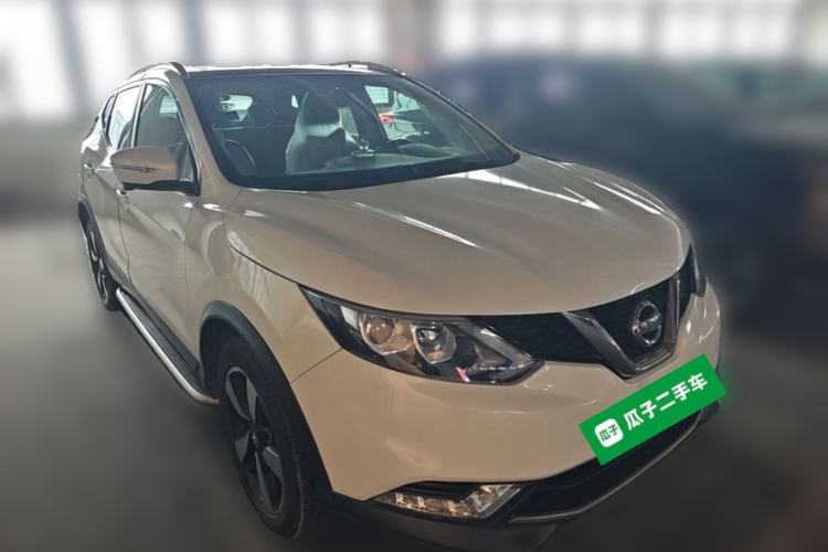 Used Nissan Qashqai 2016 2.0L CVT Luxury Edition Front Right 45 Deg