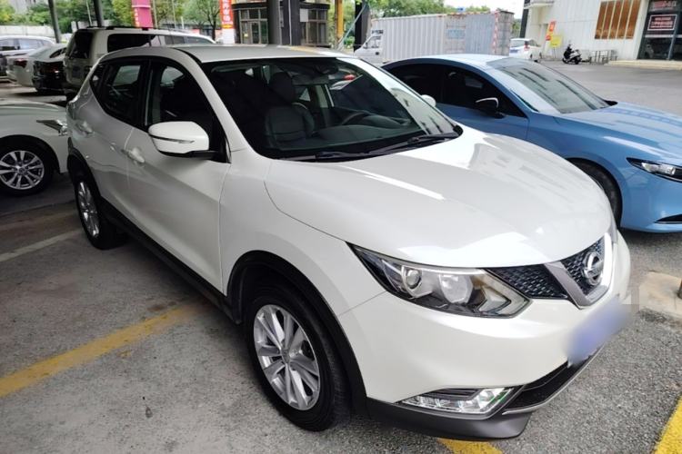 Used Nissan Qashqai 2016 2.0L CVT Elite Edition Front Right 45 Deg