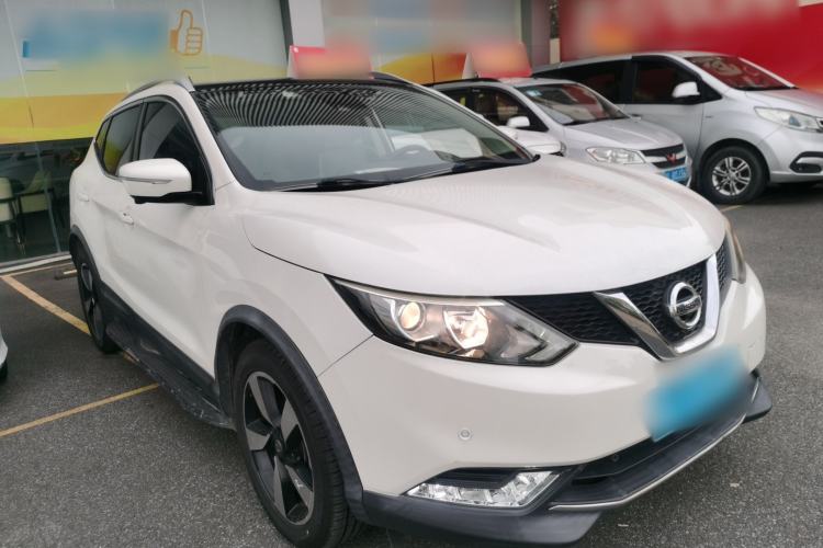 Used Nissan Qashqai 2016 2.0L CVT Flagship Edition Front Right 45 Deg