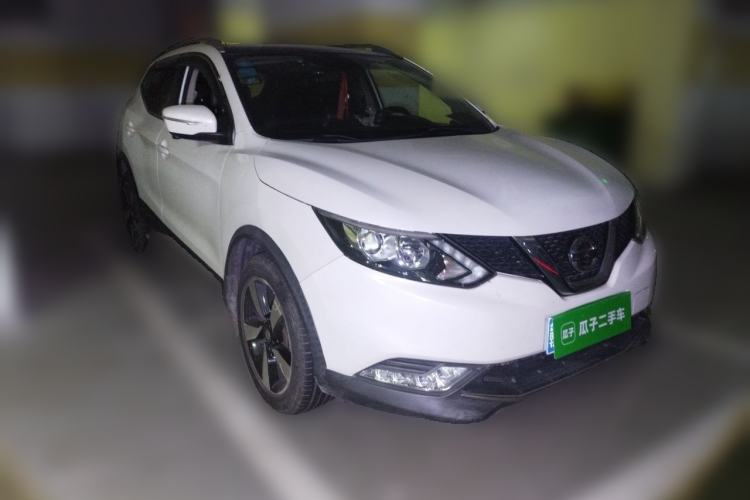 Used Nissan Qashqai 2016 2.0L CVT Luxury Edition Front Right 45 Deg