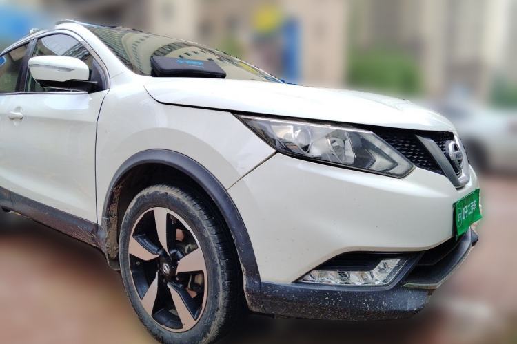 Used Nissan Qashqai 2016 2.0L CVT Luxury Edition Front Right 45 Deg