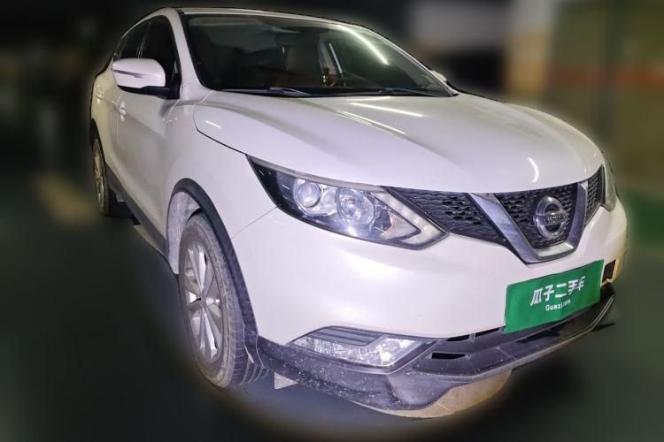 Used Nissan Qashqai 2016 2.0L CVT Elite Edition Front Right 45 Deg