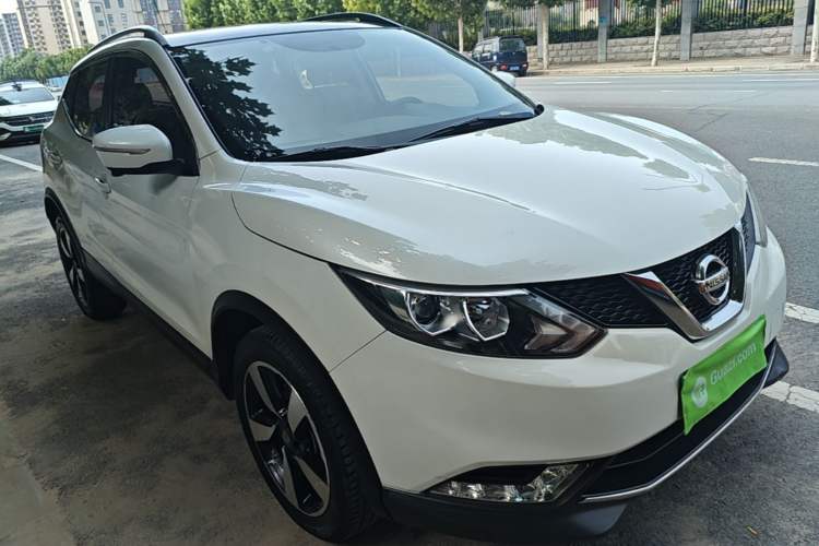 Used Nissan Qashqai 2016 2.0L CVT Luxury Edition Front Right 45 Deg