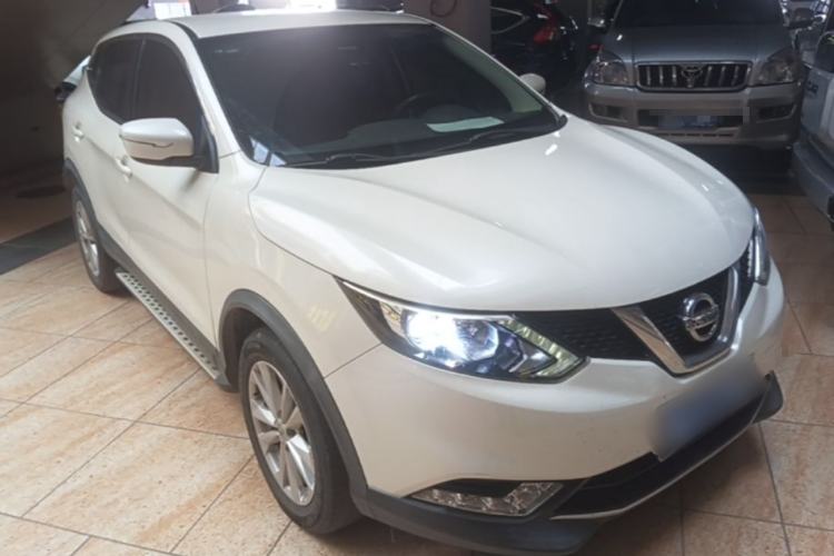 Used Nissan Qashqai 2016 2.0L CVT Elite Edition Front Right 45 Deg
