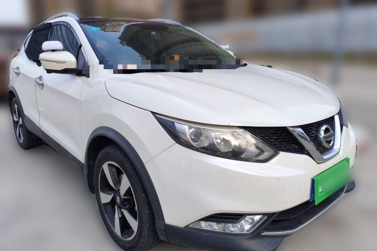 Used Nissan Qashqai 2016 2.0L CVT Luxury Edition Front Right 45 Deg