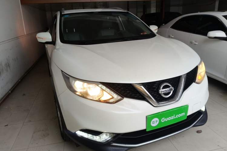 Used Nissan Qashqai 2016 2.0L CVT Elite Edition Front Right 45 Deg