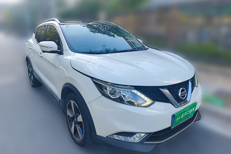 Used Nissan Qashqai 2016 2.0L CVT Luxury Edition Front Right 45 Deg
