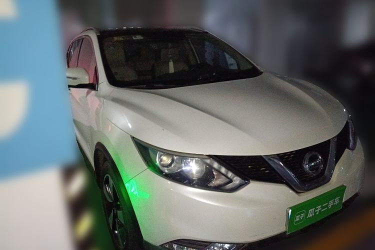 Used Nissan Qashqai 2016 2.0L CVT Luxury Edition Front Right 45 Deg