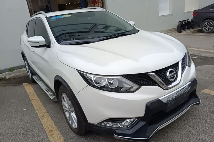 Used Nissan Qashqai 2016 2.0L CVT Elite Edition Front Right 45 Deg