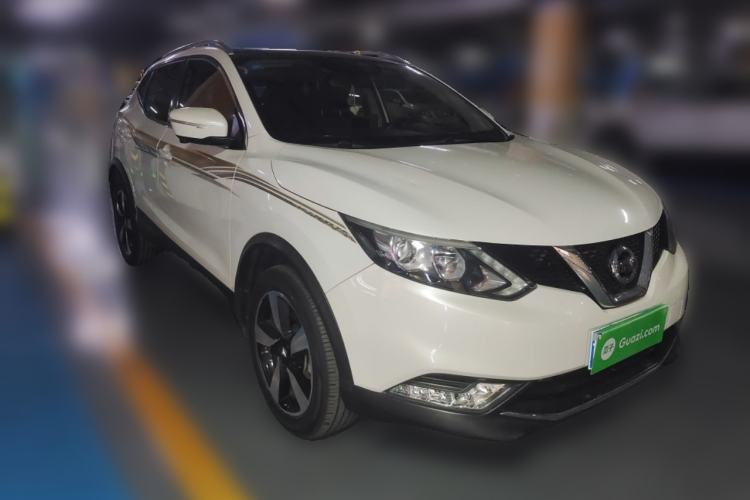 Used Nissan Qashqai 2016 2.0L CVT Luxury Edition Front Right 45 Deg