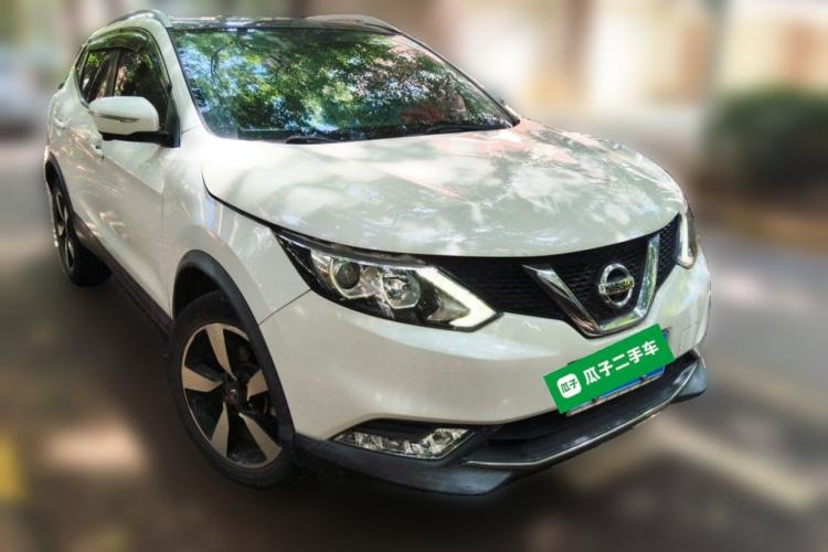 Used Nissan Qashqai 2016 2.0L CVT Luxury Edition Front Right 45 Deg