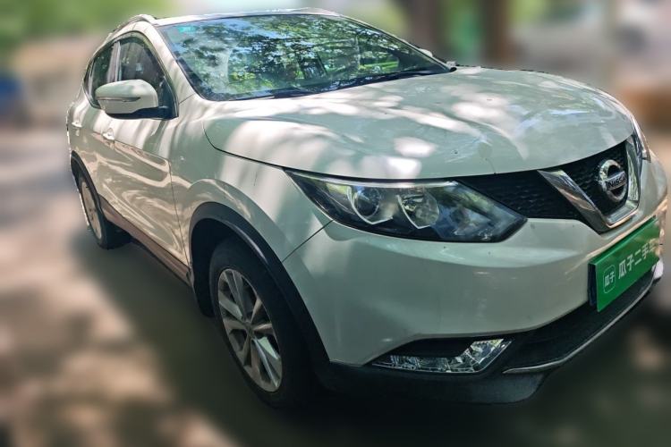 Used Nissan Qashqai 2016 2.0L CVT Elite Edition Front Right 45 Deg