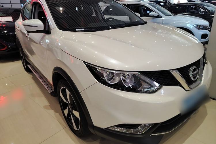 Used Nissan Qashqai 2016 2.0L CVT Luxury Edition Front Right 45 Deg