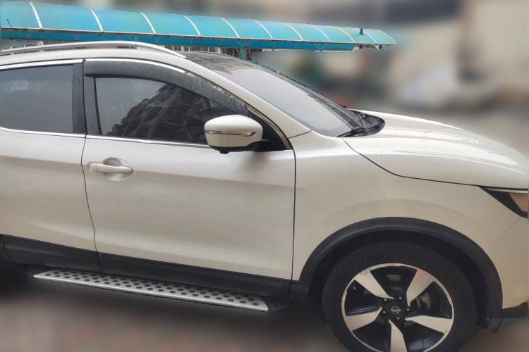 Used Nissan Qashqai 2016 2.0L CVT Luxury Edition Front Right 45 Deg