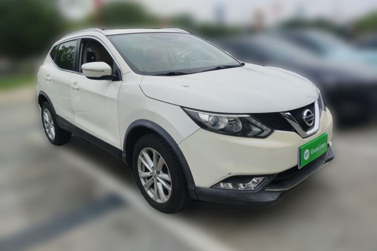 Used Nissan Qashqai 2016 2.0L CVT Elite Edition Front Right 45 Deg