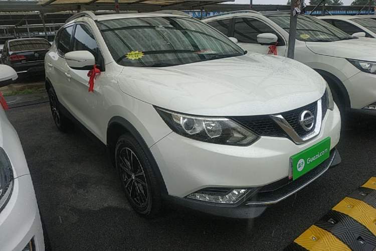 Used Nissan Qashqai 2016 2.0L CVT Elite Edition Front Right 45 Deg