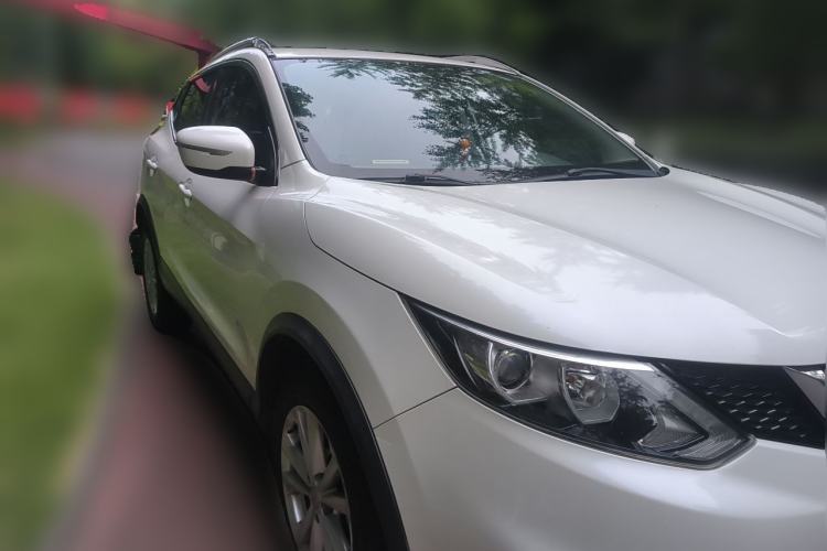 Used Nissan Qashqai 2016 2.0L CVT Elite Edition Front Right 45 Deg