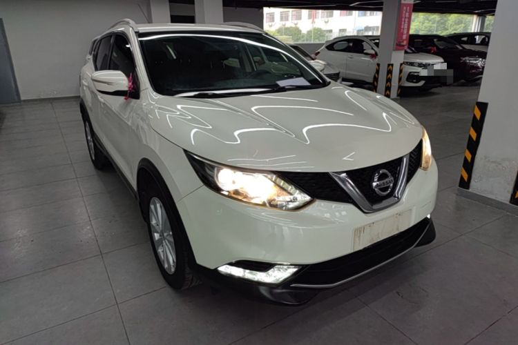 Used Nissan Qashqai 2016 2.0L CVT Elite Edition Front Right 45 Deg