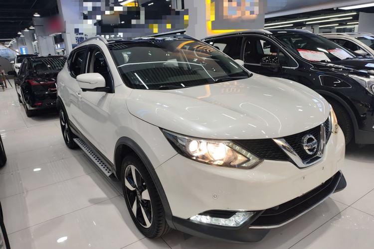 Used Nissan Qashqai 2016 2.0L CVT Flagship Edition Front Right 45 Deg