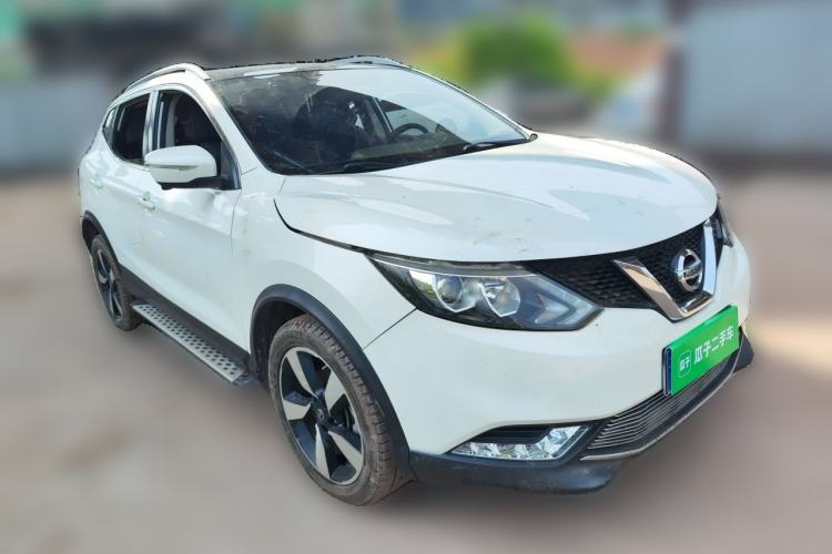 Used Nissan Qashqai 2016 2.0L CVT Luxury Edition Front Right 45 Deg