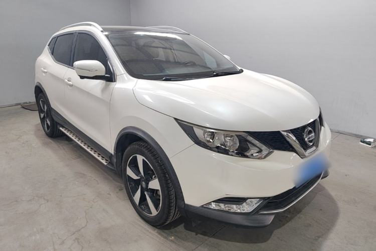 Used Nissan Qashqai 2016 2.0L CVT Luxury Edition Front Right 45 Deg