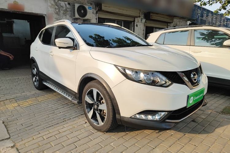 Used Nissan Qashqai 2016 2.0L CVT Luxury Edition Front Right 45 Deg