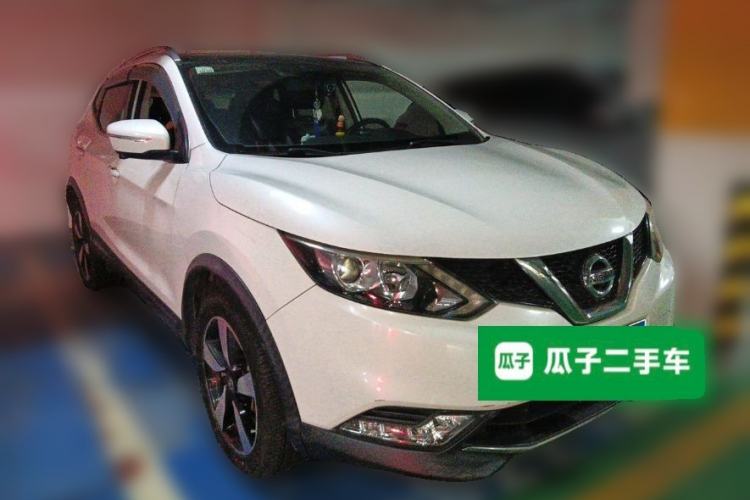 Used Nissan Qashqai 2016 2.0L CVT Luxury Edition Front Right 45 Deg