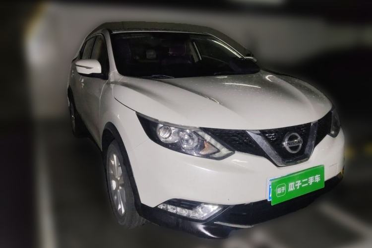 Used Nissan Qashqai 2016 2.0L CVT Elite Edition Front Right 45 Deg