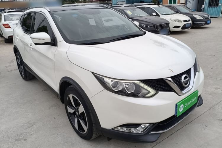 Used Nissan Qashqai 2016 2.0L CVT Luxury Edition Front Right 45 Deg