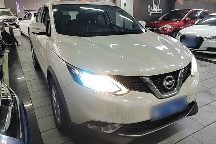 Used Nissan Qashqai 2016 2.0L CVT Elite Edition Front Right 45 Deg