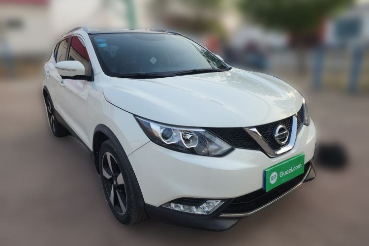 Used Nissan Qashqai 2016 2.0L CVT Luxury Edition Front Right 45 Deg