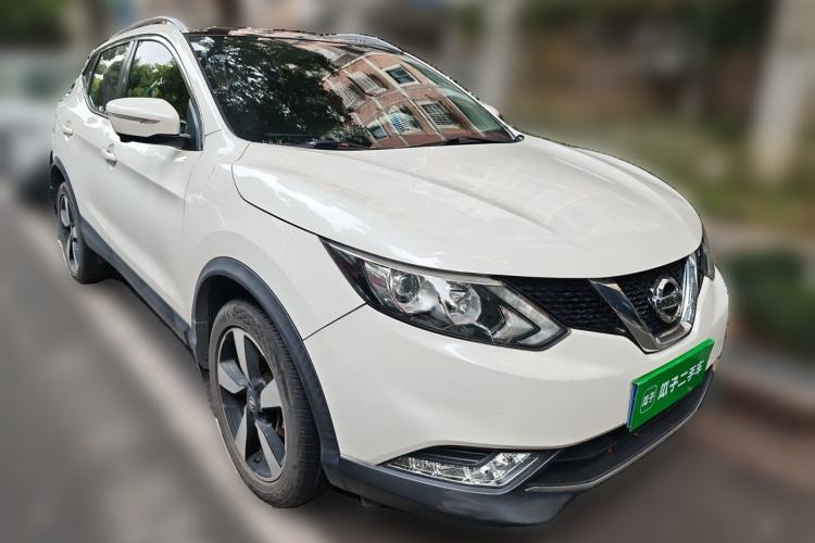 Used Nissan Qashqai 2016 2.0L CVT Luxury Edition Front Right 45 Deg