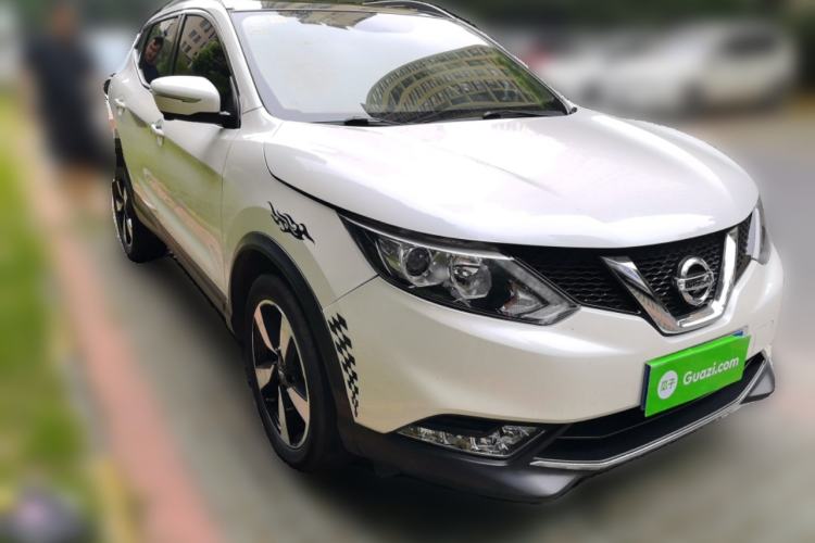 Used Nissan Qashqai 2016 2.0L CVT Luxury Edition Front Right 45 Deg