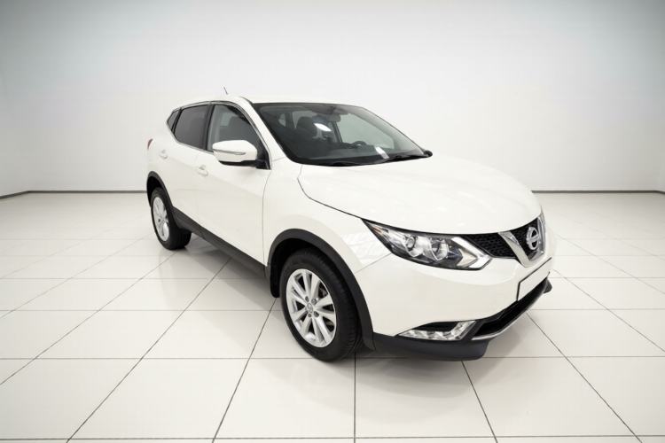 Used Nissan Qashqai 2016 2.0L CVT Elite Edition Front Right 45 Deg
