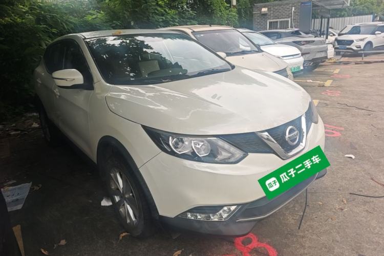 Used Nissan Qashqai 2016 2.0L CVT Elite Edition Front Right 45 Deg