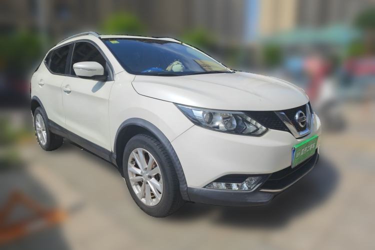 Used Nissan Qashqai 2016 2.0L CVT Elite Edition Front Right 45 Deg