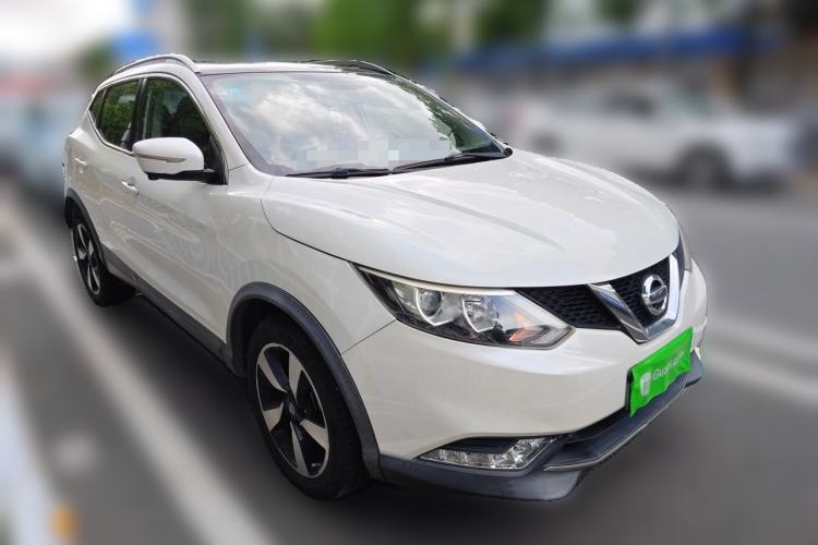 Used Nissan Qashqai 2016 2.0L CVT Luxury Edition Front Right 45 Deg